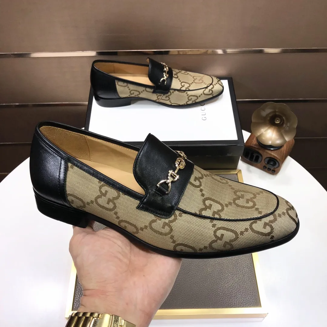 Factory batch 500💰Italy’s top luxury men’s shoe giant (GUCCI) (Gucci) (full cowhide lining) new arrival🍃Original European style🔰 Pleasant to the eye😍In order to make the shoes more durable and non-deformable🌀The production continues to follow traditional methods but there is still no lack of innovation💪The original sheepskin is selected for the leather♻️Smooth, natural and extra bright⭐Made of imported cowhide The rich man’s first choice 38-45 (45 customized)